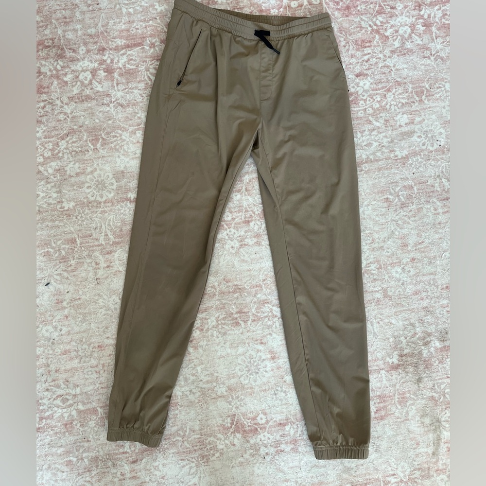 UNRL Men’s Khaki Joggers- Medium
